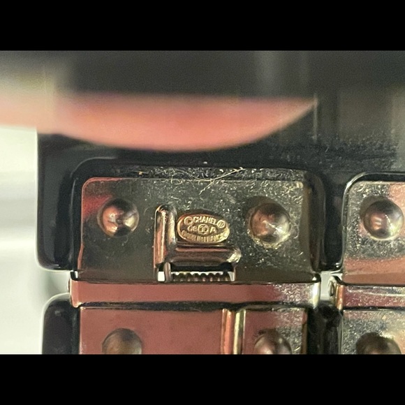 Authentic Chanel cuff - Picture 10 of 12